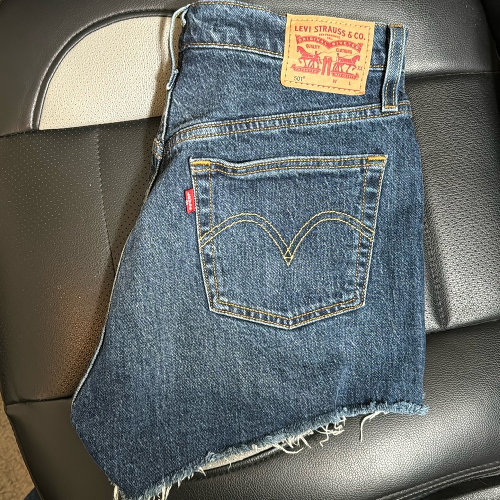 NWOT ** Levi’s 501® Original High Rise Women’s Shorts - Dark Wash - W29(size 8)